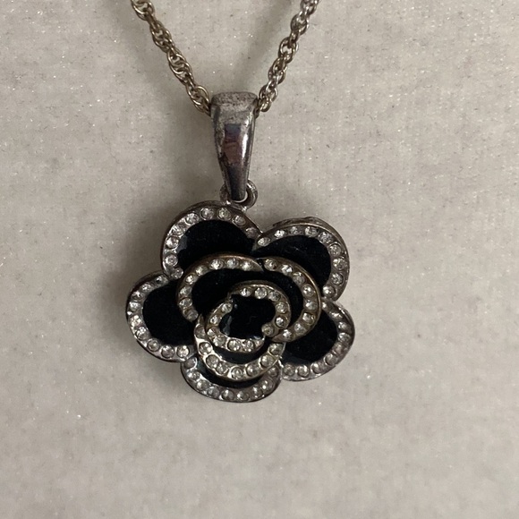 ❌SOLD❌Chanel Style Black Enamel Camilla Crystal Rhinestones Flower Necklace - Picture 7 of 10